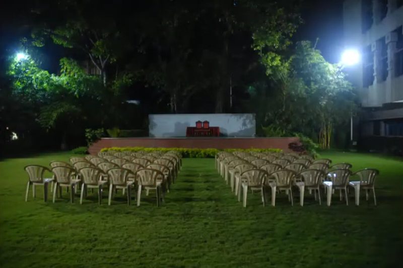 Open-air garden lawn at New Woodlands Hotel set up for an event